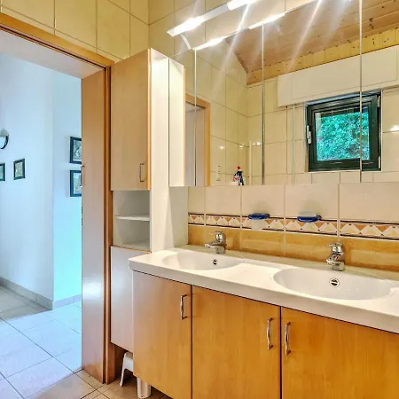 Cozy Holiday In Welscheid With Forest View Hébergement de vacances Bourscheid